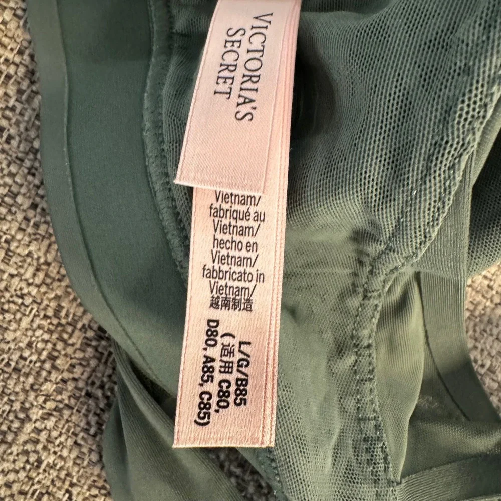 Victoria's Secret Olive Green Light Support Sports Bra Racerback Size L‎